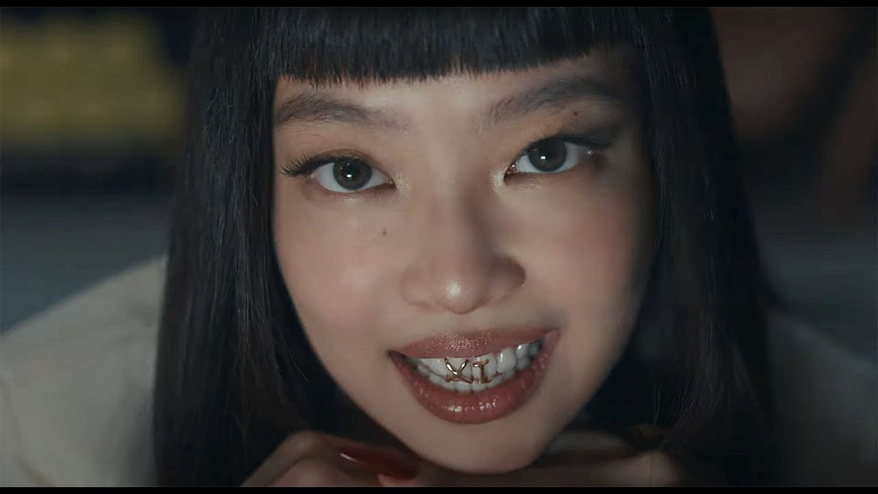 JENNIE Extra L - Sparta Staircase Valise Remix