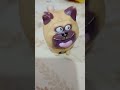 revisando le el bolso a mi perrito