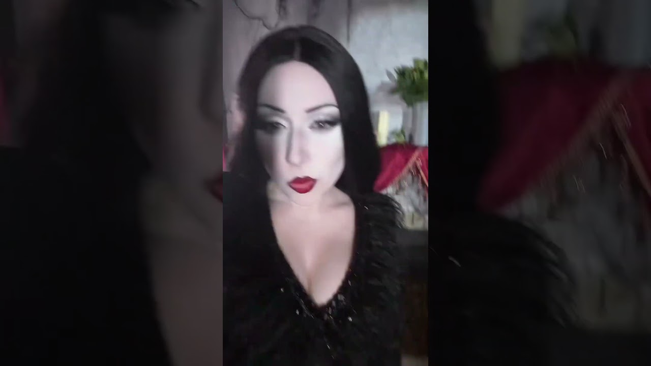this trend was made for them 🙏 #gomezaddams #morticiaaddams #wednesday #cosplay #theaddamsfamily