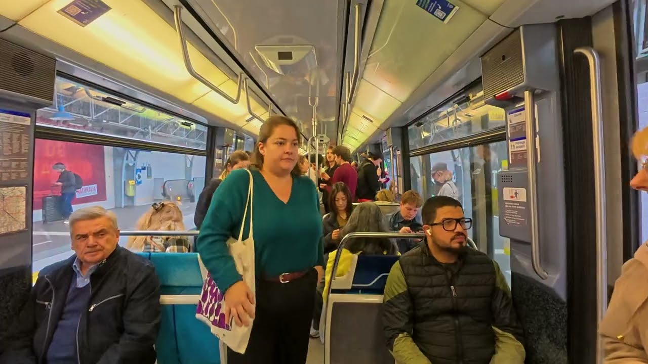 Paris Metro Bercy to Trocadero. Line 6, green