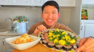 картинка: МУКБАНГ СКУМБРИЯ С КАРТОШКОЙ🤤 КВАШЕННАЯ КАПУСТА MUKBANG POTATOES WITH MACKEREL NOT ASMR