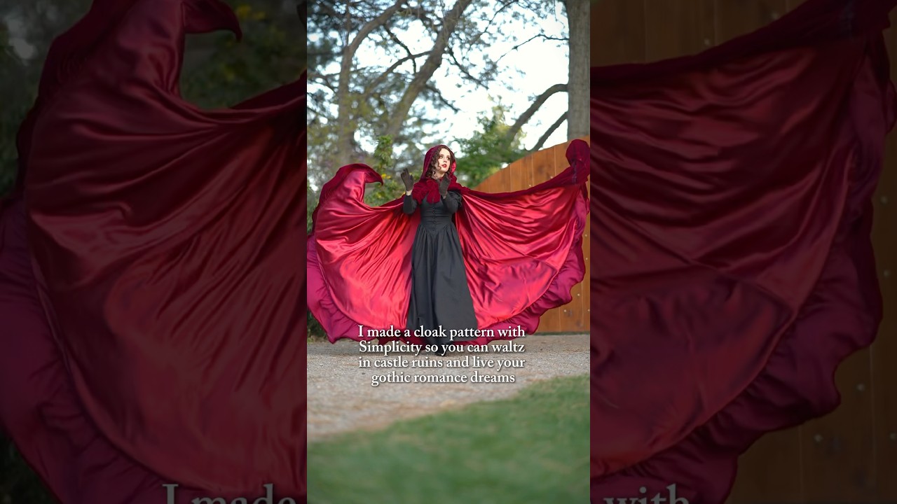 And a hood to hide all your secrets in 🤫🥀 Pattern: Simplicity S3190 (sewing tutorial posted!)