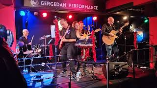 Grup AntinKuntin - Yaz Yaz Yaz (Mor ve Ötesi) - Gergedan Performans