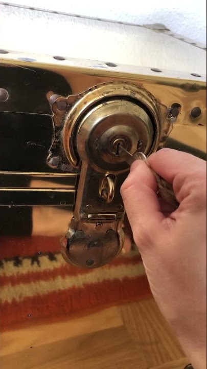 Unlock antique steamer trunk with a figure 8 lock - Discount Locksmith LLC