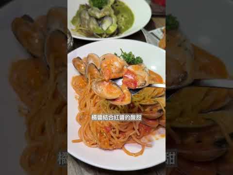 免費加麵、加飯～台中一中街平價義大利麵！學生族超愛的高CP義大利麵～⬇️爆炸蛤蜊系列的超狂蛤蜊量 每次來必點！！ #橘醬爆炸蛤蜊義大利麵 這碗是我最愛的MVP義大利麵橘醬《HUN混 義大利麵 一中店》