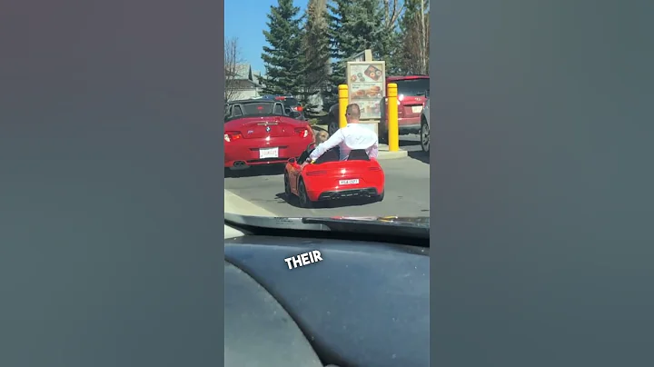 Little boy drove his toy car to a drive-thru 😂 - DayDayNews