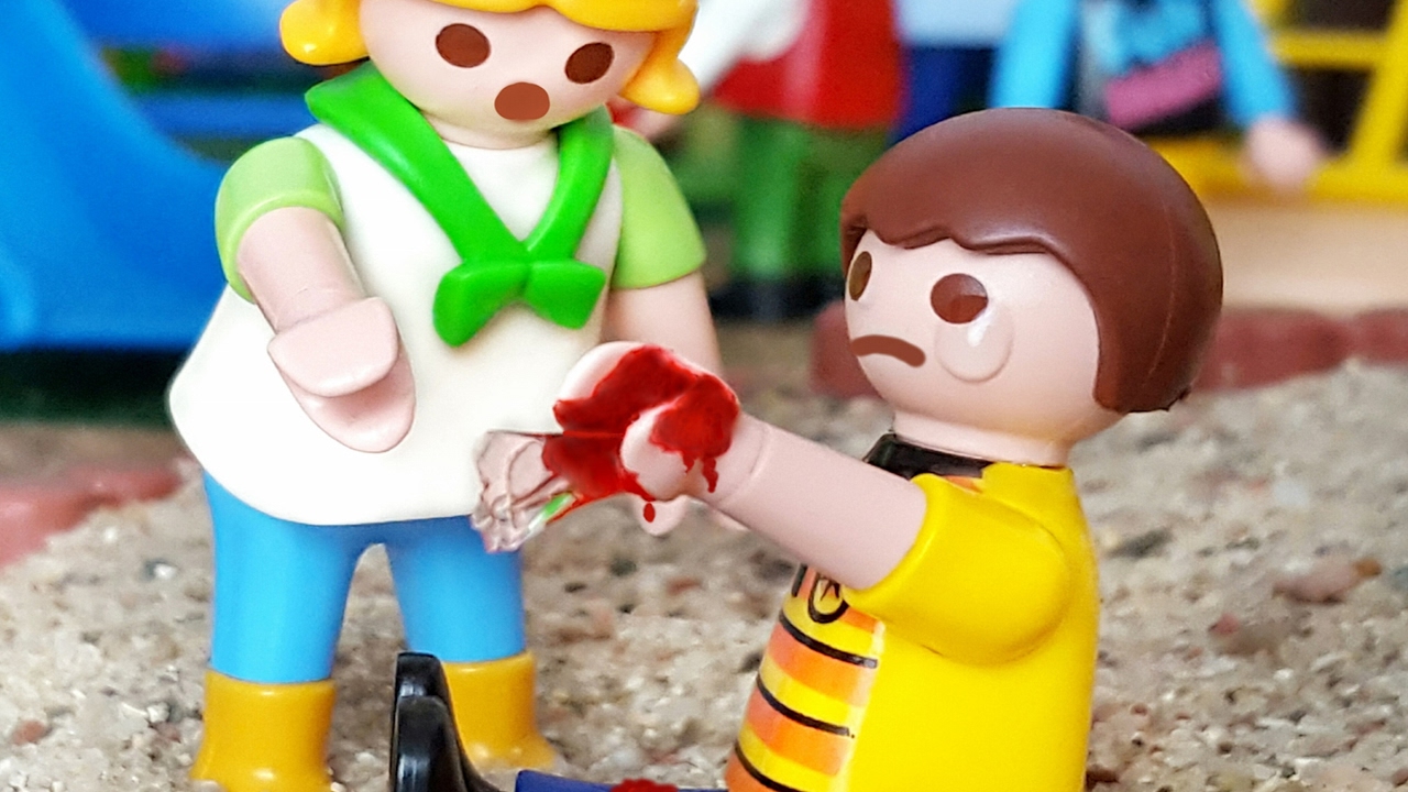 🔴 Playmobil Film - TIM TUT SICH WEH - Playmobil Serie Tim deutsch Schule / Kinderfilm Glasscherbe