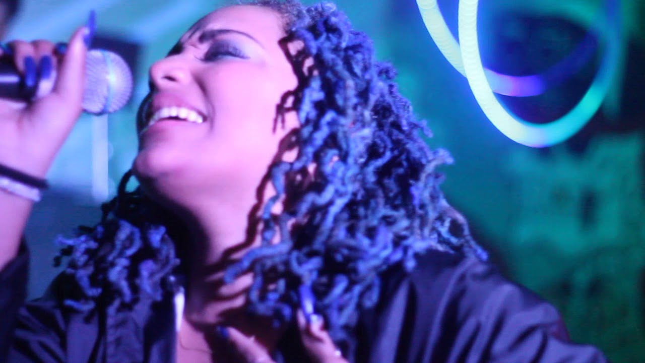 Kiya Lacey peforming Shmuck the Loyal's "Tempt" @ Track1ATL