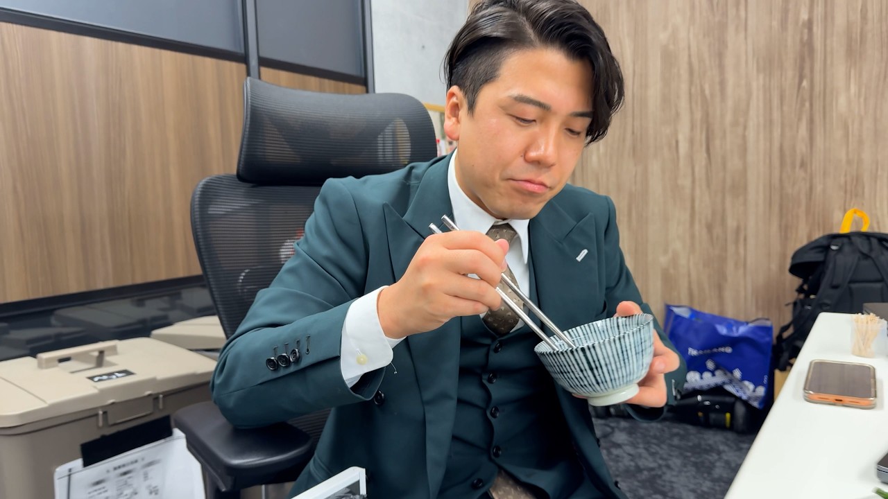 上司の机から出汁が出過ぎたので全部食べさせます。