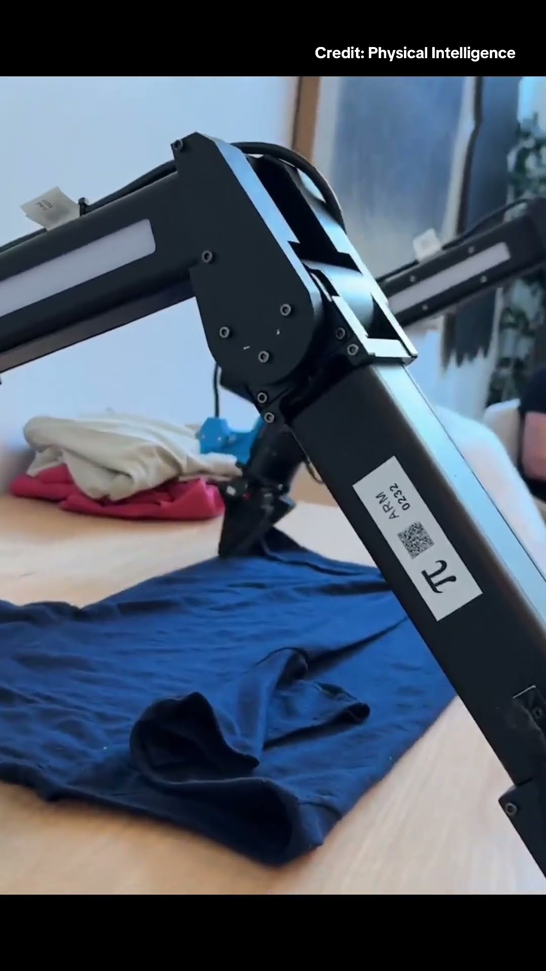 Laundry-Folding Robotics Company Attracts $400M From Jeff Bezos and OpenAI