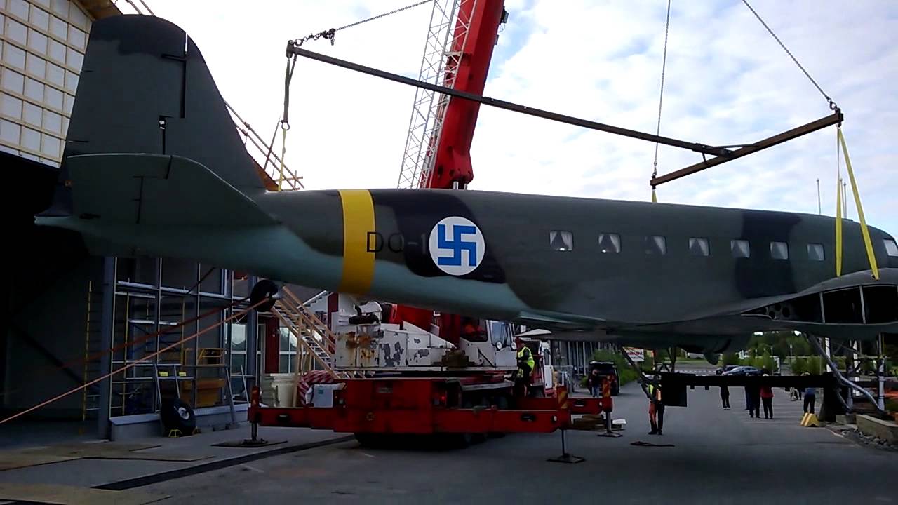 Douglas DC-2 eli Hanssin-Jukka saapui Tuuloseen tiistaina klo 3.40