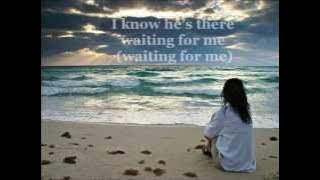 I know he's there waiting for me ♥ - La Diva lyrics