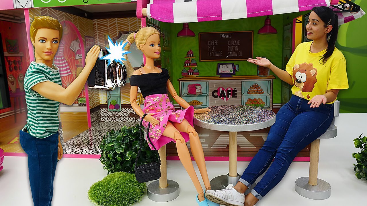 Puppen Video auf Deutsch. Barbie im Café. Spielspaß mit Valeria