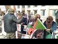 خاص بدبنقا:  جانب من المتظاهرين امام مبنى الخارجية الالمانية محتجين على انعقاد مؤتمر برلين