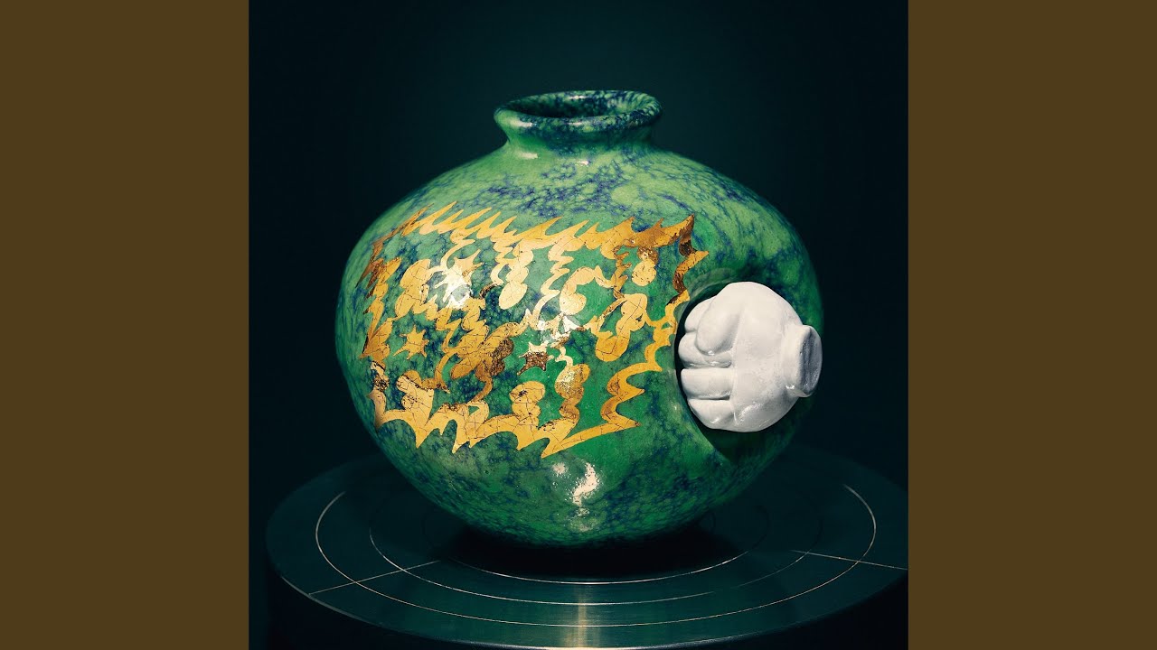 週休8日 - YouTube