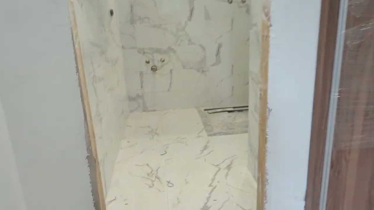 لي كيقلب على برطمات قرب شارع طاح او محمد السادس عين الشق قراب يكملو0606055310