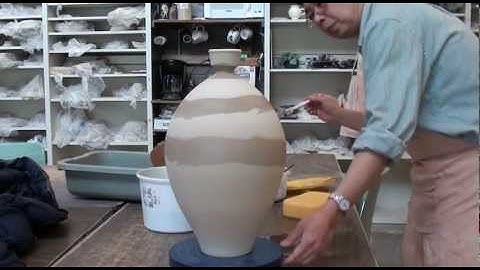 103. Using Pouring Technique to Glaze a Vase / Bottle With Hsin-Chuen Lin