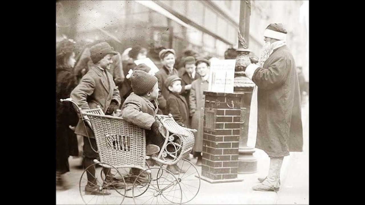 18 Interesting Vintage Photos of Father Christmas in the Victorian Era