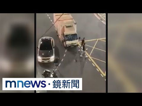 貨車搶快擦撞賓士　三惡煞痛毆運將司機｜#鏡新聞