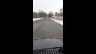 Araba Resmen Karda Uçtu