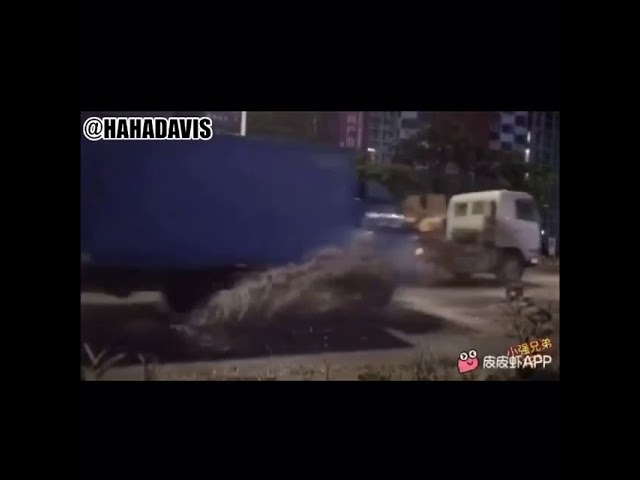 在 YouTube 上观看 Cats & Potholes by Haha Davis 😂😂 在 YouTube 上观看 Cats & Potholes by Haha Davis 😂😂