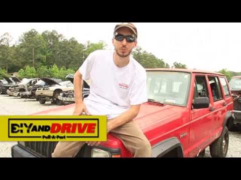 Video: Hvordan fjerner du en fender fra en bil?