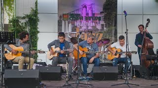 Bravura jazz improvisation by four guitars and double bass