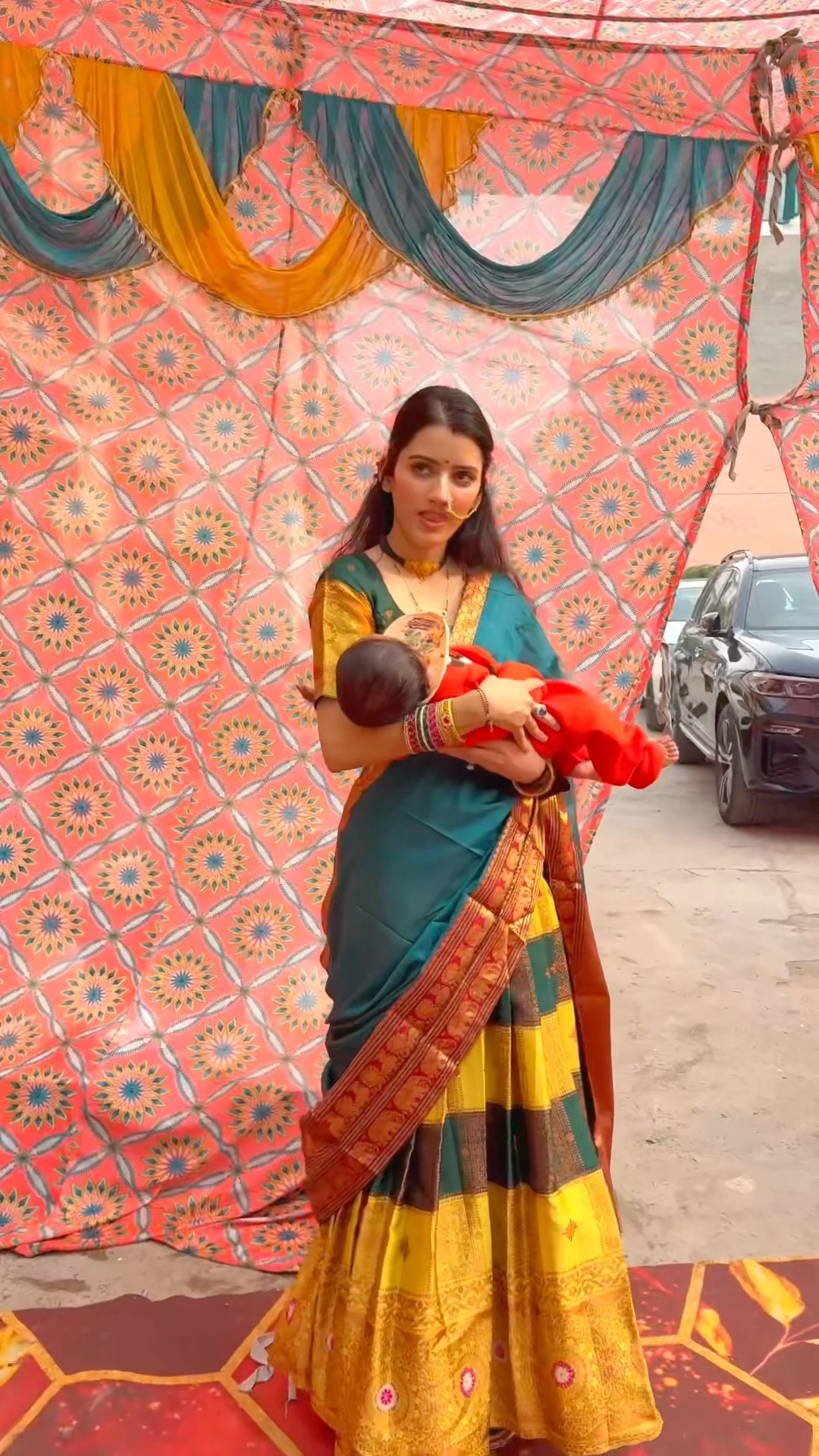 Shadi Mei Bacche Ke Sath Jana Pada Bhari ?‍?? #neetubisht #comedy #wedding #trending