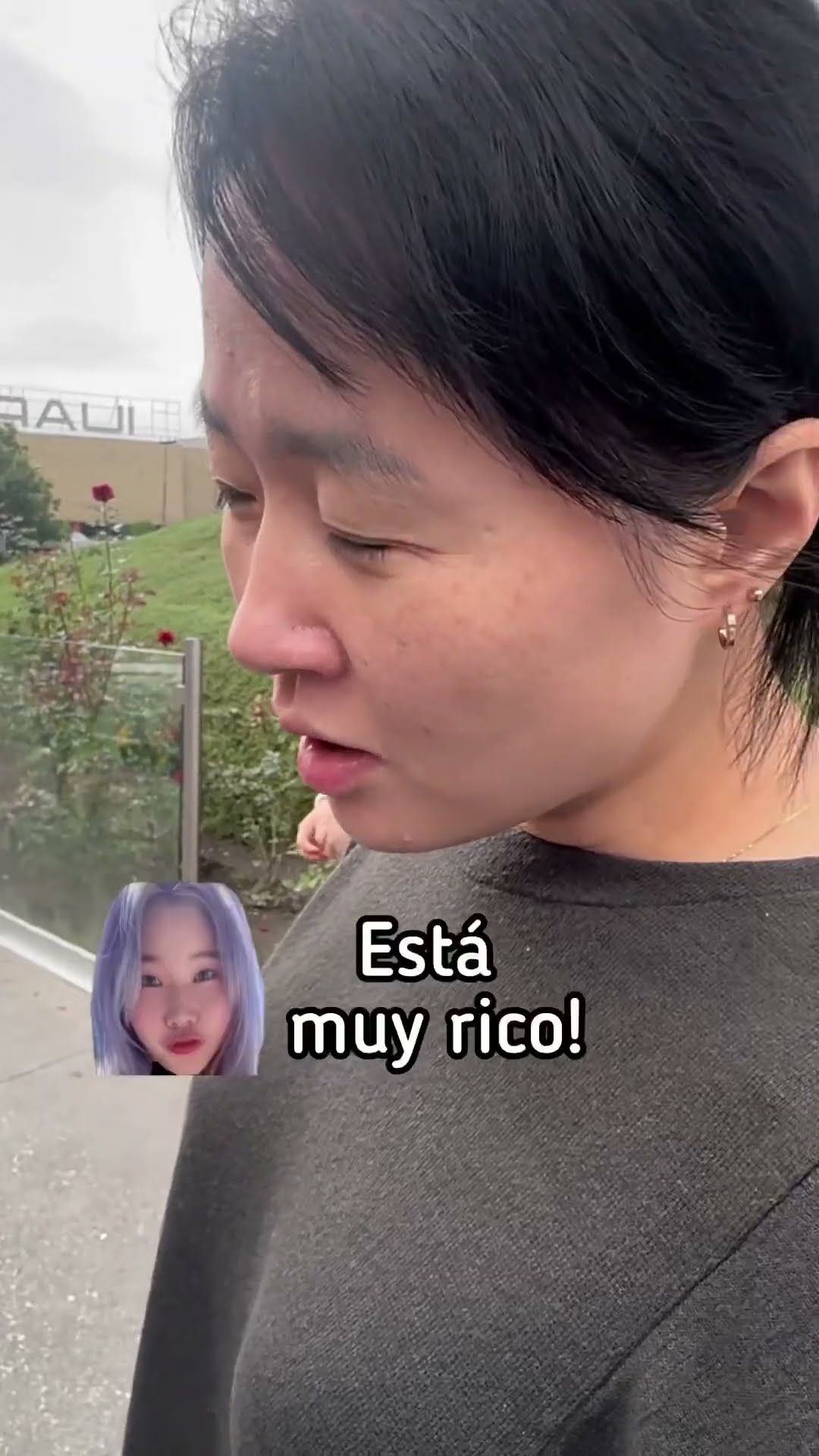 Coreana probando mango con chile primera vez