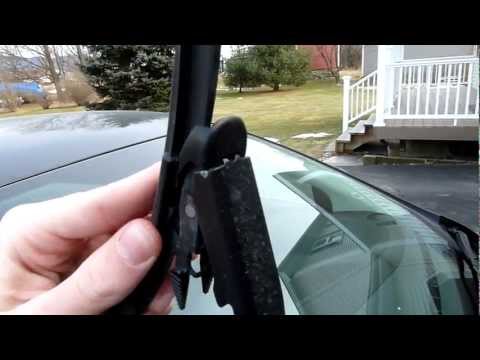 Video: Paano mo papalitan ang mga wiper blades sa isang 2012 Ford Focus?