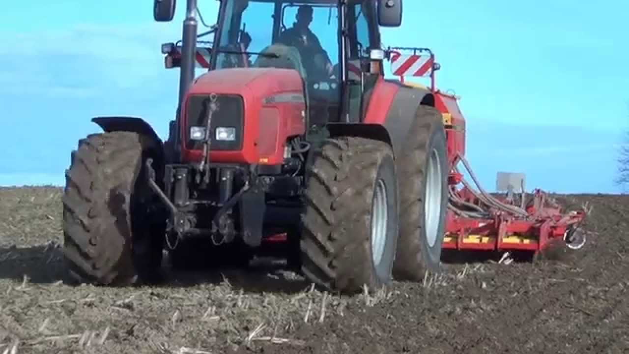 semis de blé avec un massey ferguson 8240 par Sordet SA