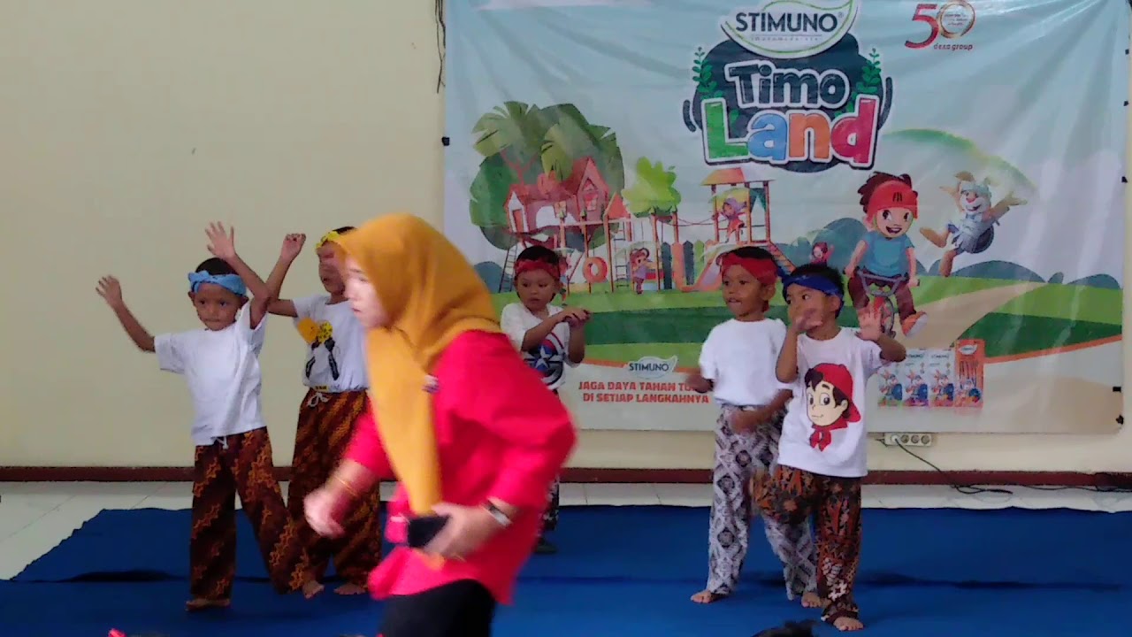 Lomba tari  anak  laki  laki  paud mawar merah RW 10 Kel 