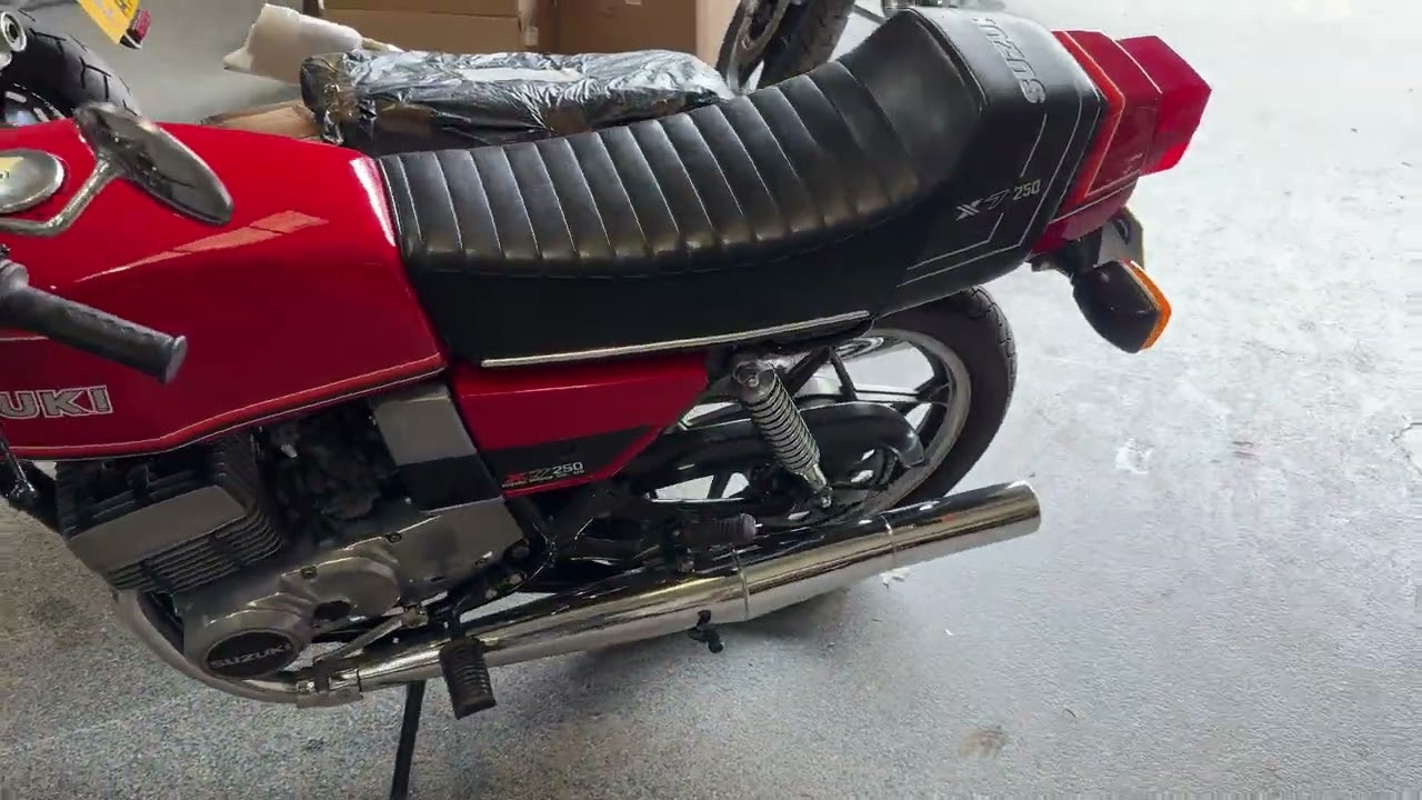 1981 SUZUKI GT250 X7 | MATHEWSONS CLASSIC CARS | AUCTION: 25, 26