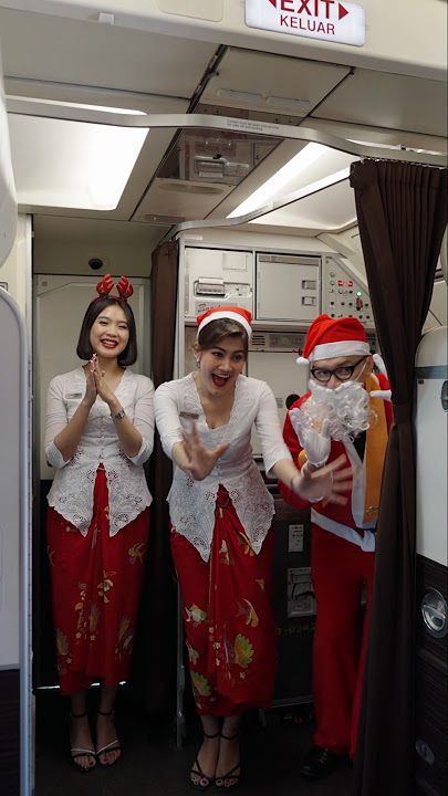Spreading Christmas cheer! Batik Air flight attendant knows how to make kids smile on board