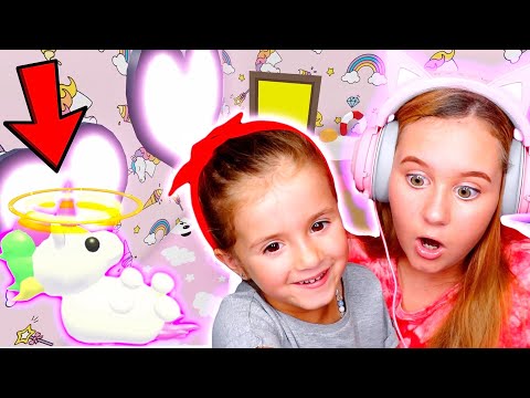 MAKING MY LITTLE SISTER'S DREAM HOUSE in Adopt Me Roblox Gaming w/ Ruby and Bonnie