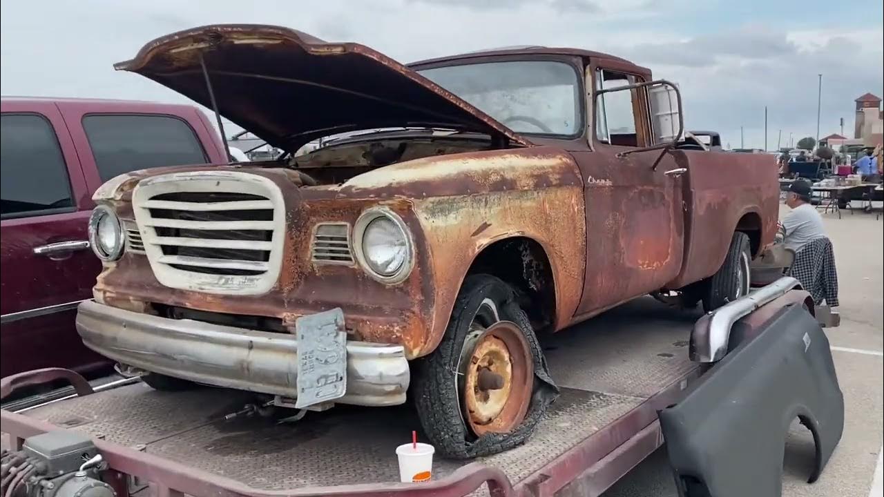 Hanging at Texas Swap Meet at Bell County Expo Center, Belton, TX 