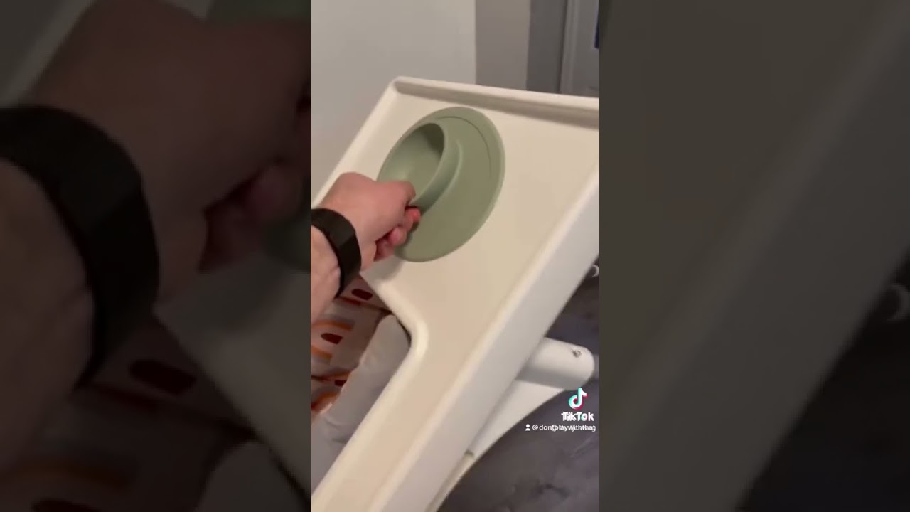 Baby easily removes suction plate • 