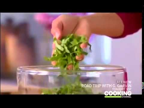 spinach-salad-in-a-parmesan-frico-cup