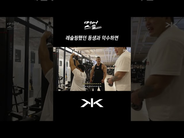 자꾸 잡아 당겨....