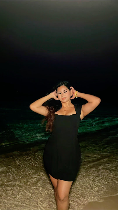 Beach Photoshoot at night is a must try! 🌊🏝️ #makeup #beachvibes #smokeyeye