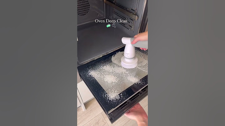 Oven deep clean 🧼 #deepcleaning #cleaningtips #cleaningmotivation #cleaning #cleanwithme #cleantok