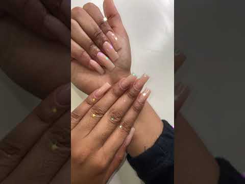 Video: Nude Nagellack: der Nude Nail Trend F/S 2017