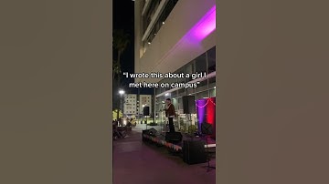 The girl taking the video was really enjoying it😂 #livemusic  #acoustic #openmic #originalmusic