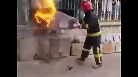 Comment éteindre un feu domestique avec une bouteille de Coca-Cola