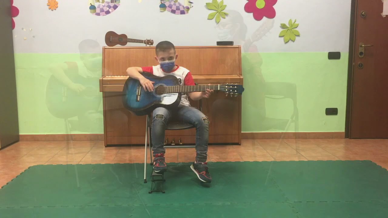 Alessandro suona Aurora cubana e Shalom chaverim