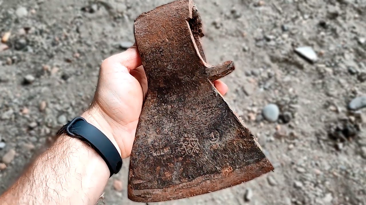 Rusty 50 year old axe restoration - YouTube