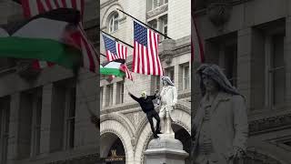 أمريكا صباح اليوم شاب عربي حر يلبس التمثال الامريكي شال فلسطين??