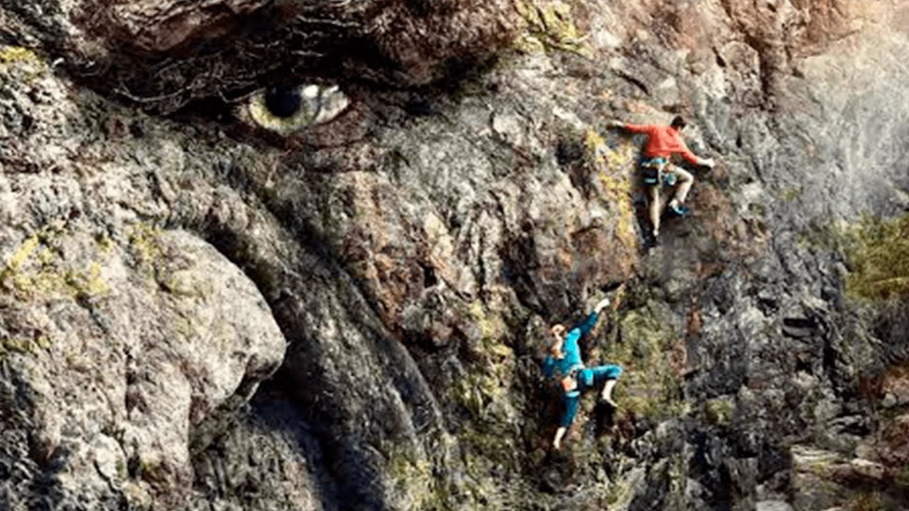 Путешественники не знают, что гора, на которую они идут, живая ...