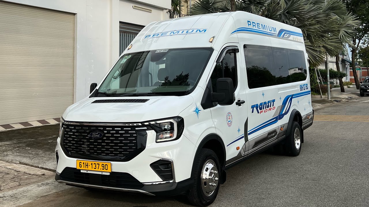 Ford transit sản xuất 2024 xe 18 chỗ odo 20.000km Lh 0849883989