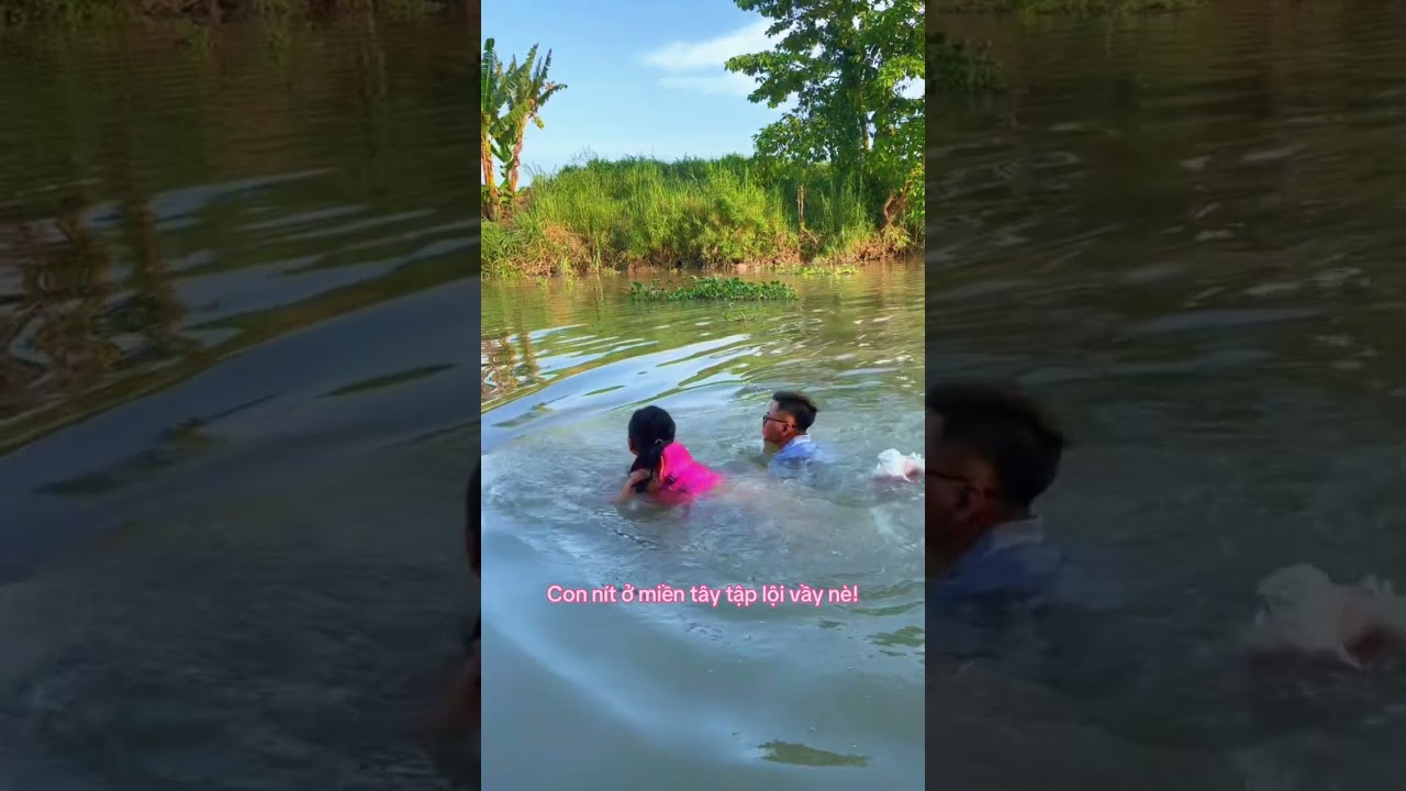 Con nít ở quê miền tây tập lội vầy nè